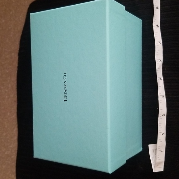 Tiffany & Co. Large Box💙🛍 - Picture 2 of 3